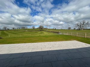 Photo 32- click for photo gallery